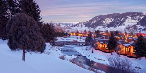 Jackson Resort | Rustic Inn Creekside