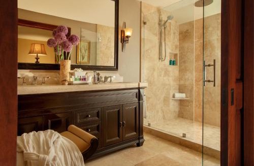 Jackson Resort | Rustic Inn Creekside