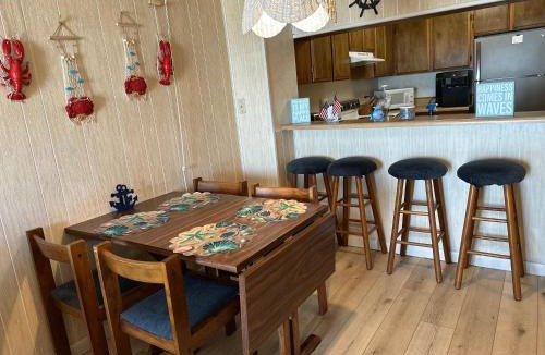 Windy Hill Apartment | Rustic Oceanfront Retreat | 2BR Coastal Cabin-Style Condo