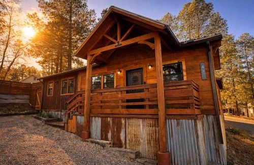 Ruidoso House | Rustline Haus Cabin with Hot Tub Walk