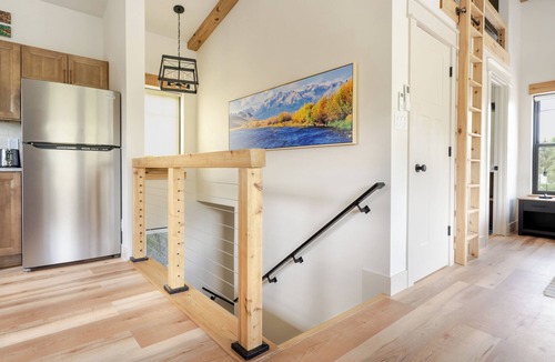 Stanley Apartment | Salmon River Suite - Luxury Stay at River's Edge