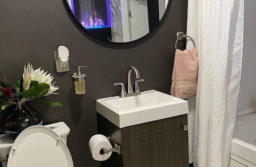 Bedford Heights House | Sanctuary & Spa Lifestyle 1Bdrm Centrally located