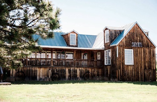 McIntosh RV Rental | Scenic King Glamping Tent with AC & Mountain Views near Mountainair in Torreon, New Mexico
