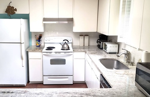 Beach Lagoon House | SEA PINES on Beach Lagoon 2nd Row 2 min walk to beach. Additional GUEST HOUSE