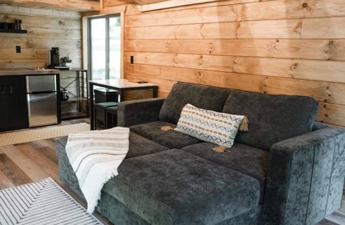 Bellville Cabin | Secluded Cabin Minutes from Snow Trails & I-71