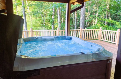 Nelsonville Cabin | Secluded cabin on 16 acres! New hot tub and king bed.
