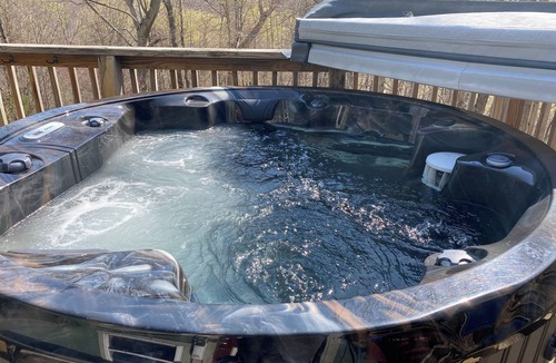 Athens Cabin | Secluded cabin situated near State Parks!