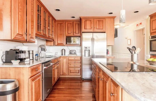 Waterbury House | Secluded Family/Group Retreat with Mountain Views & private Pool or Hot Tub