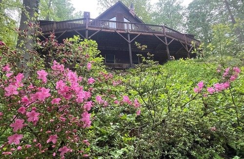 Highlands Cabin | Secluded Mountain Cabin Retreat Near Franklin & Highlands