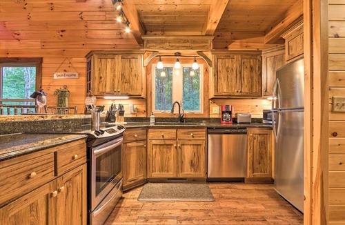 Logan Cabin | 'Serenity Now' Cabin w/Fire Pit + Game Room!