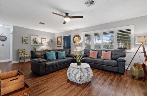 Beachway Estates House | Serenity Tiki Beach House King Size Bed!