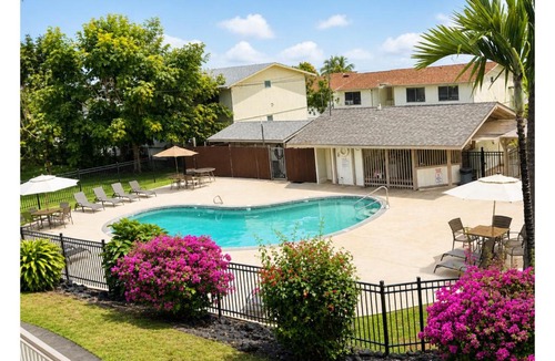 Historic Kailua Village House | SHARE with working host, WiFi, AC, Pool, walk to Downtown, 15 min to airport - Friendly Cats in house