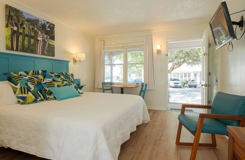 Ocracoke Cabin | 'Shelling Suite' Bluff Shoal Motel - Room 5