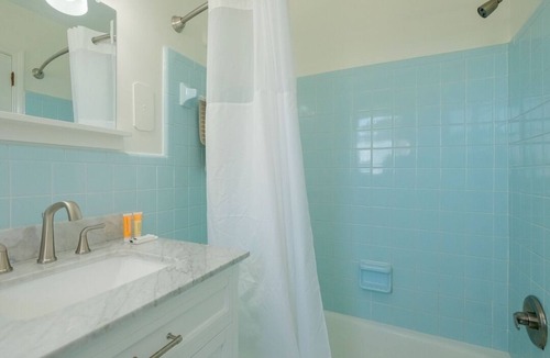 Ocracoke Cabin | 'Shelling Suite' Bluff Shoal Motel - Room 5