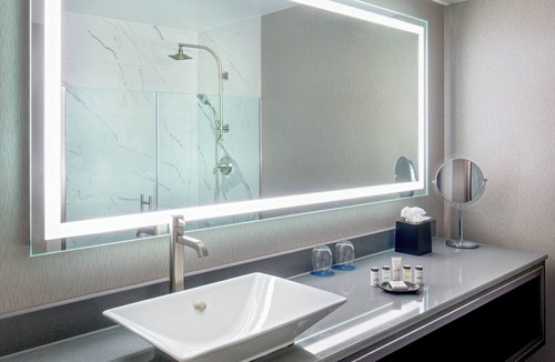 Metro Center Hotel | Sheraton Springfield Monarch Place Hotel