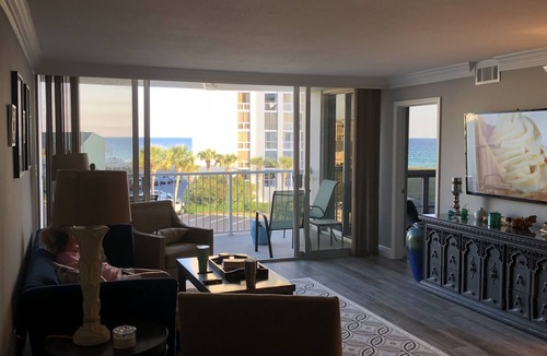 Holiday Isle Condo | Shoreline Towers 3045 - free beach chair setup