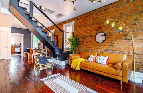 Italian Village House | Short North - Convention - Parking Free - King Bed