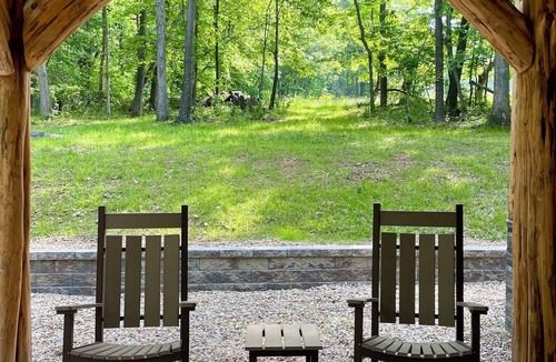 Blissfield Cabin | Sleeps 6, forested seclusion, wildlife galore!