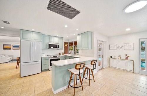 East Rocks House | Sooner Beach Escape: Cute Pool Home in East Rocks