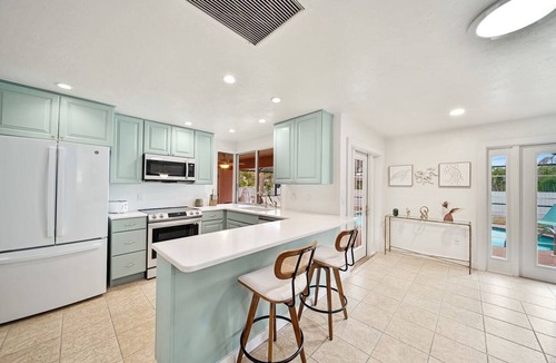 East Rocks House | Sooner Beach Escape: Cute Pool Home in East Rocks