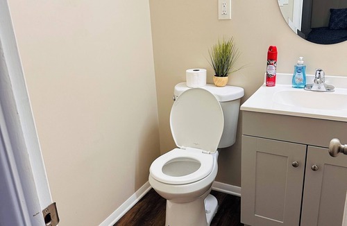 Maple Heights Apartment | Soothing 2-bedroom apartment in Maple Hts