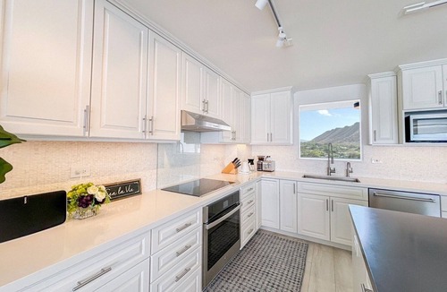 Diamond Head - Kapahulu - St. Louis Condo | Spacious 2 Bdrm Remodeled Oceanfront 01 unit