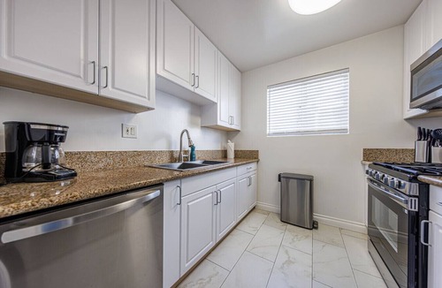 Beverly Hills Apartment | Spacious 2-Bedroom Apt in Beverly Hills Residential Area