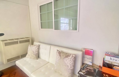 Melrose Apartment | SPACIOUS 2 BEDROOM APARTMENT IN HOT SPOT OF LOS ANGELES. Quiet and Chic