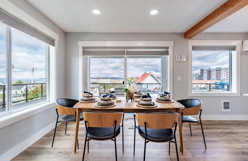 Port Gardner House | Spacious 3BR Home Sleeps 8 Private Backyard