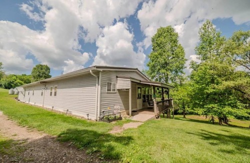 Sharpsburg House | Spacious 5-bedroom house in Peaceful Chesterhill Free WiFi & Full Privacy.