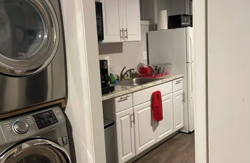 Wheaton-Glenmont House | Spacious 6-bedroom house with WiFi, AC in charming Silver Spring
