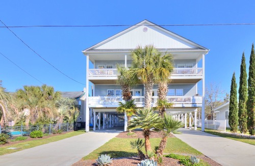 Crescent Beach House | Spacious 8BR/6BA Duplex with Private Pool – Walk to the Beach – Sleeps 22