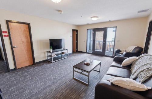 Ontario Apartment | Spacious and Modern Stay to Relax & Recharge