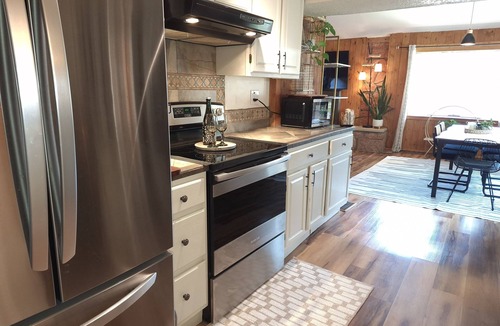 Cascade-Chipita Park Cabin | Spacious Creekside Cabin Private hot tub 360° mountain views