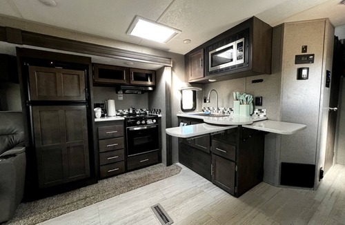 Questa House | Spacious Camper on a Llama Rescue Ranch with Stunning Views near Questa, New Mexico