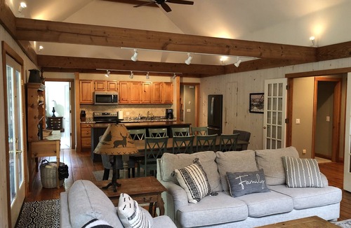 West Dover House | Spacious, Comfortable & Close! GOLF TRIPS!