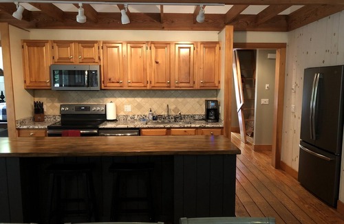 West Dover House | Spacious, Comfortable & Close! GOLF TRIPS!