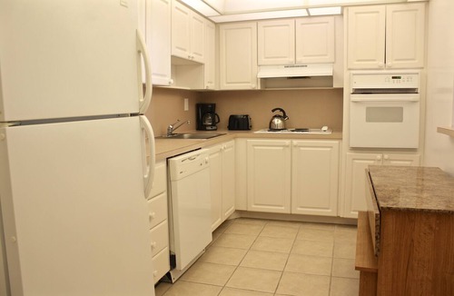 Sunny Isles Beach Condo | Spacious condo w/views of ocean & park | WIFI + Parking