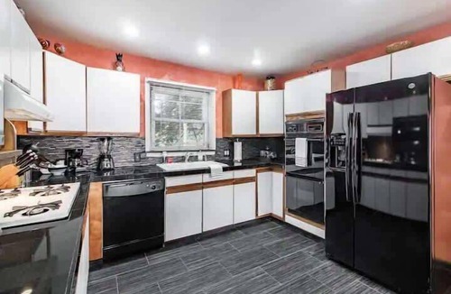 Hough House | Spacious Family Getaway - Near Cleveland Clinic