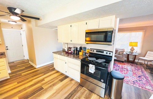 Irwin House | Spacious Family Home - 20 Min To Downtown Columbus. 2 Car Garage & Yard!