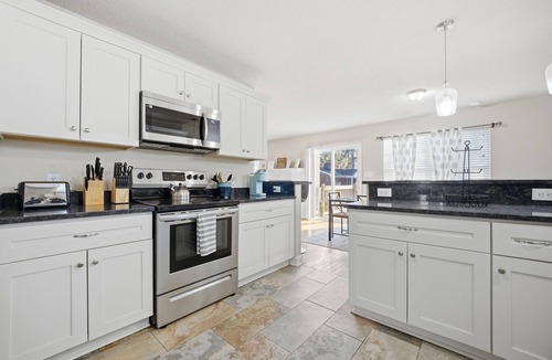 Newport News House | Spacious Family Oasis, 5 Bedrooms, Huge Yard & Garage