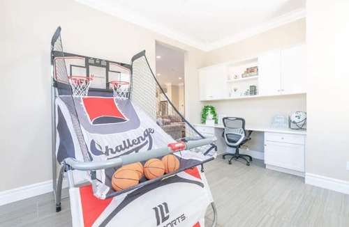 Fountain Valley House | Spacious home in the heart of OC