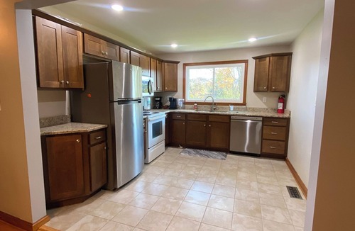 Ashley Oaks House | Spacious house with large front and back yard, recently renovated