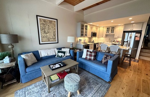 Sunapee House | Spacious Lake Sunapee Townhome in Granliden Community