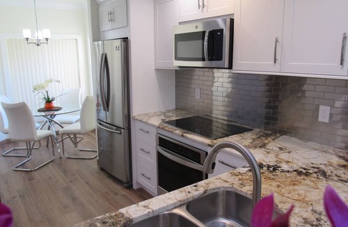 South Bradenton Condo | Spacious Lakeview Resort Condo Near IMG & Anna Maria Beaches w/Pools & Hot Tubs