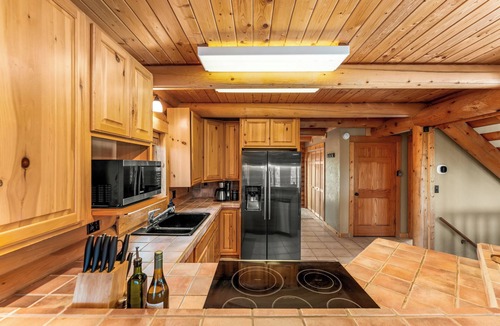 Cripple Creek Cabin | Spacious Log Cabin/Mtn Views, HotTub, Pool Table