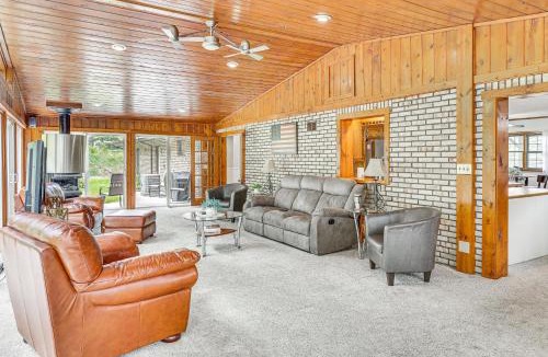 New Philadelphia House | Spacious Ohio Family Home on 5-Acre Property!