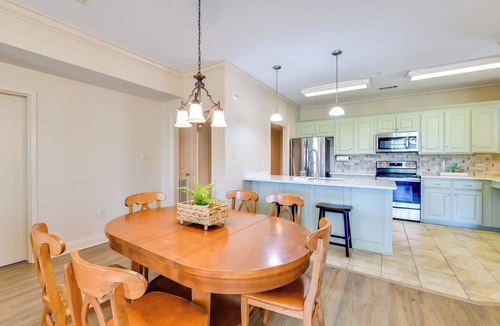 Springfield Villa | Spacious Springfield Home w/Golf Course View!