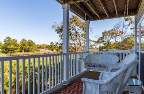 Ocean View House | Spectacular well stocked townhouse minutes from Bethany Beach