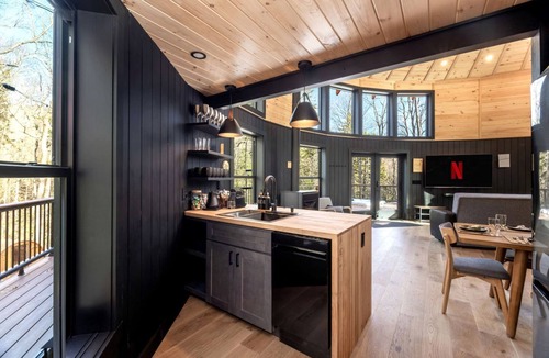 West Dover Cabin | Spectacular Yurt with Breathtaking Outdoor and Indoor Spaces in Vermont